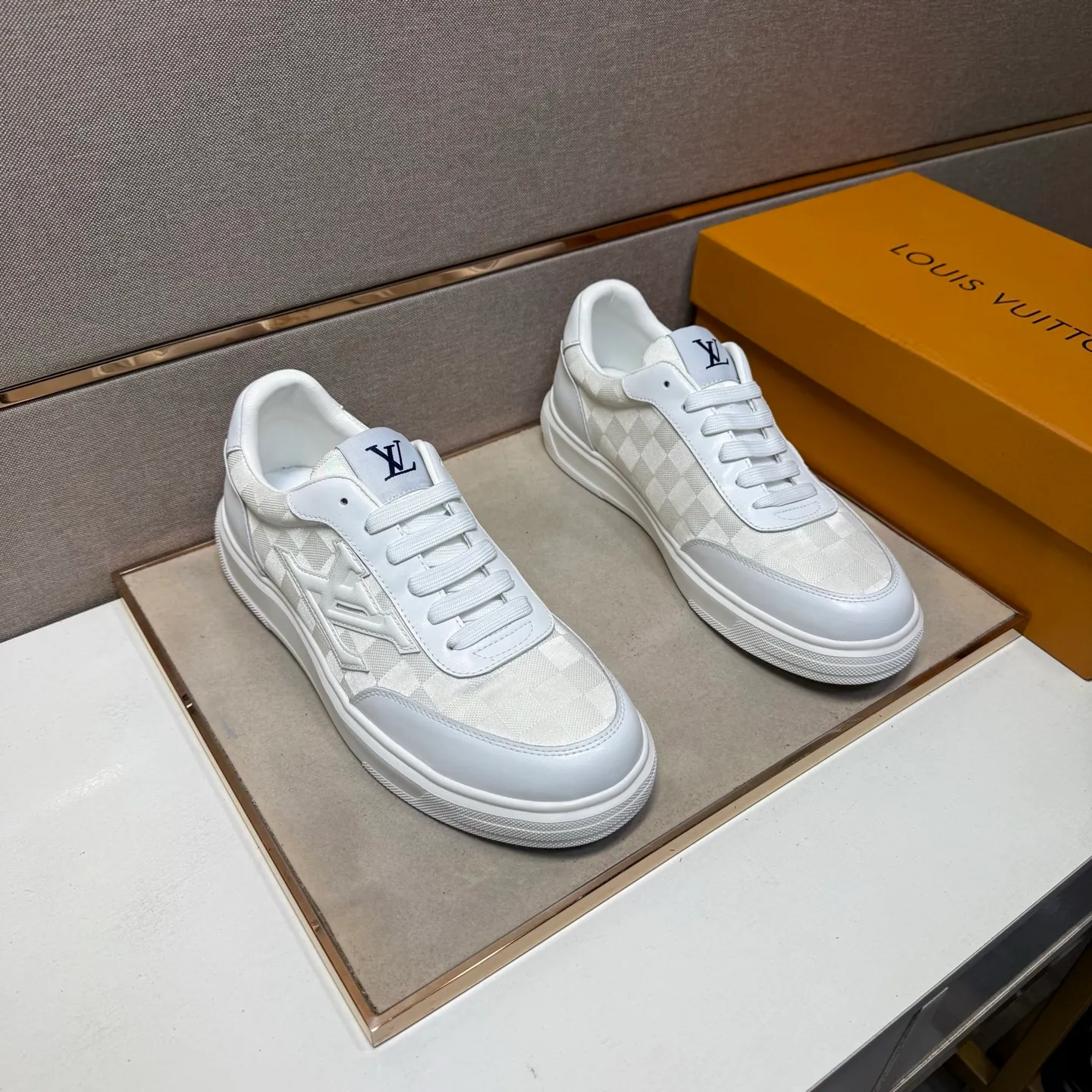 ⬛️Ex-factory price p400 [LV~] Men's casual shoes, 2025z cabinet sales simultaneously 🔶Code number: 38-44#️⃣ 🔷3 colors🔜The upper is made of multi-material splicing ➕Genuine leather lining, comfortable and breathable, sole: original comfortable and wear-resistant outsole, ⚠️real thing📱photographed🎬real thing is better📢📢📢